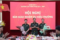  Bàn giao nhiệm vụ hiệu trưởng Trường Cao đẳng nghề số 1 - Bộ Quốc phòng